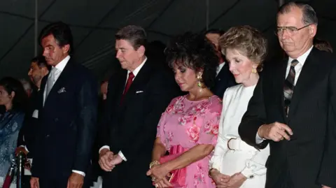 Bettmann/Getty Images Ronald Reagan and Elizabeth Taylor at a fundraising dinner 