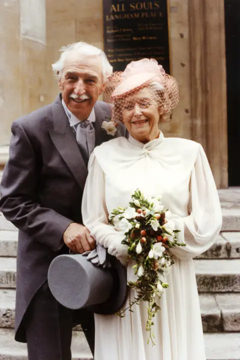 Arnold Peters and June Spencer as Jack and Peggy Woolley in 1991