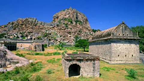 Getty Images Gingee Fort or Senji Fort (also known as Chenji, Jinji or Senchi) in Tamil Nadu, was originally the site of a small fort built by the Chola dynasty during the 9th century CE. The fort was modified by Kurumbar during the 13th century. The fort as it stands today was built in the 15 and 16th centuries by the Nayak Dynasty. The fort passed variously to the Marathas under the leadership of Shivaji in 1677 CE, the Bijapur sultans, the Moghuls, Carnatic Nawabs, the French and then the British in 1761.