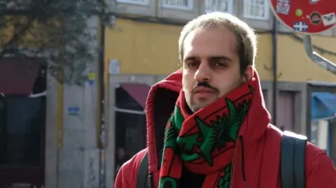 Antonio Almeida Antonio Almeida wrapped up in a big red scarf and coat