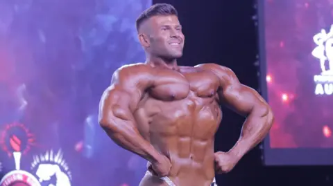 Avatar1338 Joey Farrell in a bodybuilding competition 